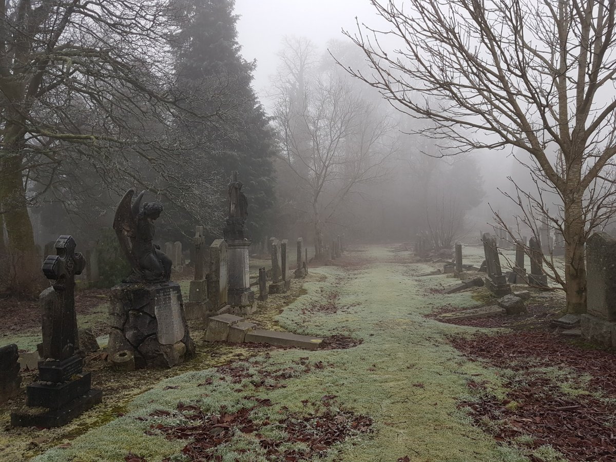 elemmiressoul's tweet photo. Cathcart Cemetery, Glasgow. https://t.co/3fooymzI09