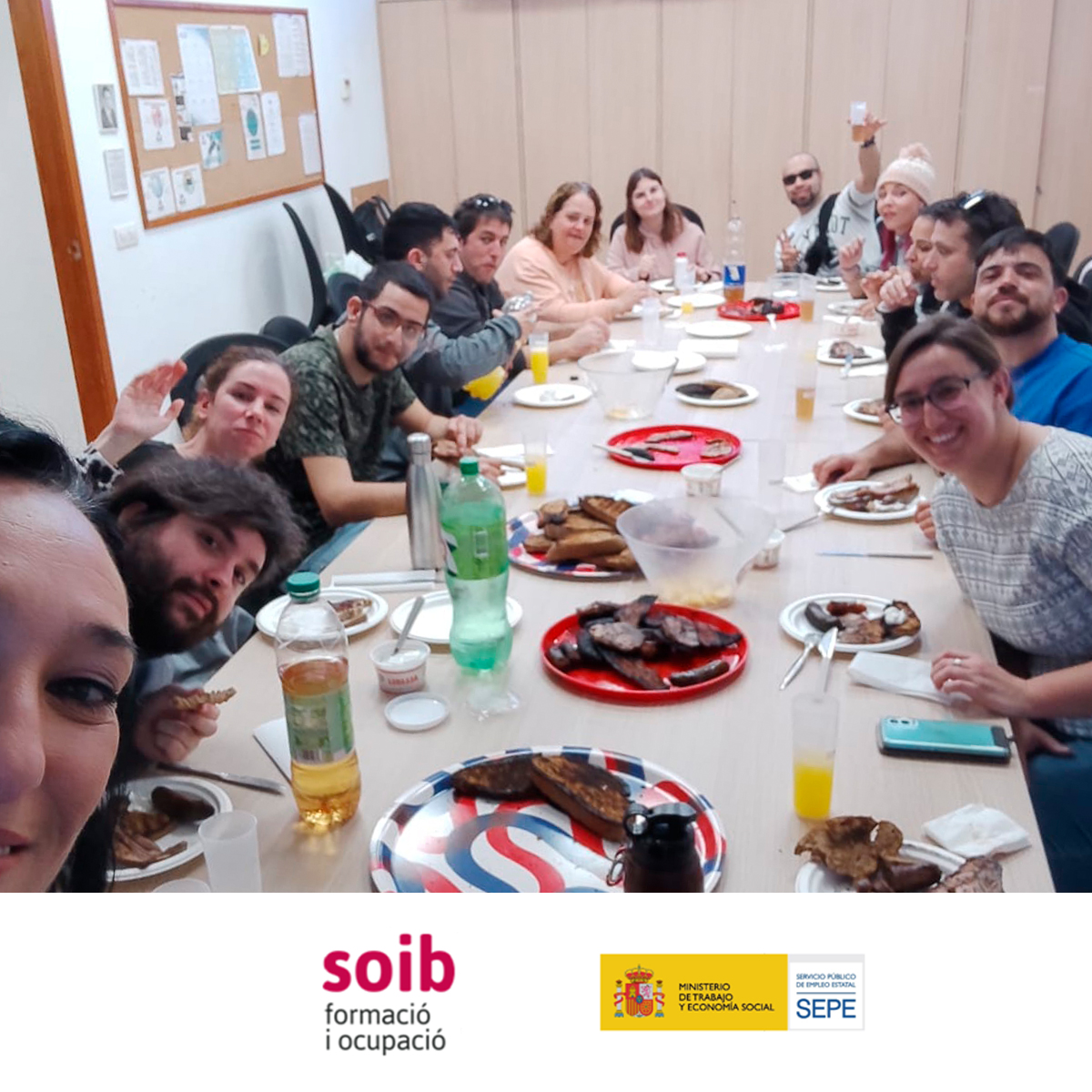 GIRASOLSalutMen's tweet photo. 🔥 Encenent la flama a la festa de #SantAntoni des de #FormacióDual #SOIBDual #Vulnerables
🎓 Enfortint habilitats socials i tradicions mentre cream un futur brillant per als nostres aprenents de #Bar23 i #Admin23
Amb el suport de @SOIBgoib i @empleo_SEPE https://t.co/lvIxHdvGuU