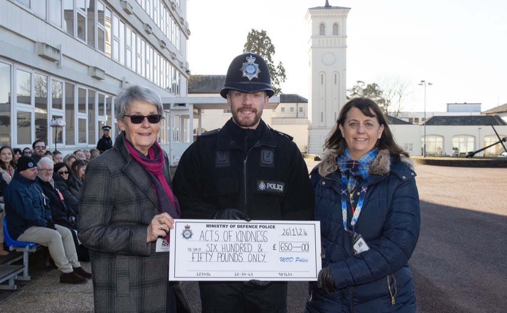 At Friday’s Pass Out Parade, we welcomed Lesly and Hilary, from @AOKCommunity. During their training, our New Recruits raised £650 for AOK, who support the homeless and other people in need. ➡️ aoksolent.co.uk