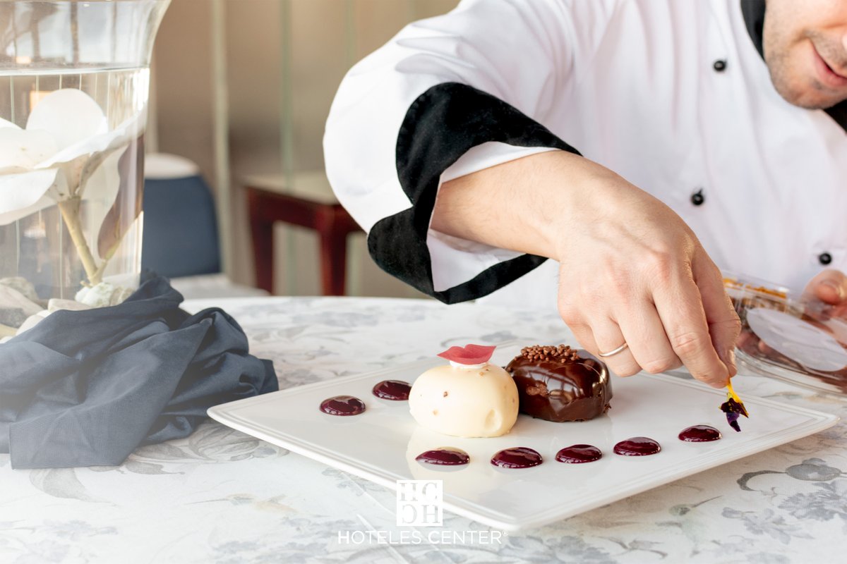 HotelesCenter's tweet photo. San Valentín está a la vuelta de la esquina y nuestros Chefs han puesto todo su corazón para crear un menú exclusivo que te deje sin palabras! En nuestra web encontrarás nuestras mejores ofertas para que celebres San Valentín con tu pareja sin tener que preocuparos por nada ✨ https://t.co/lyhrjbB9Bn