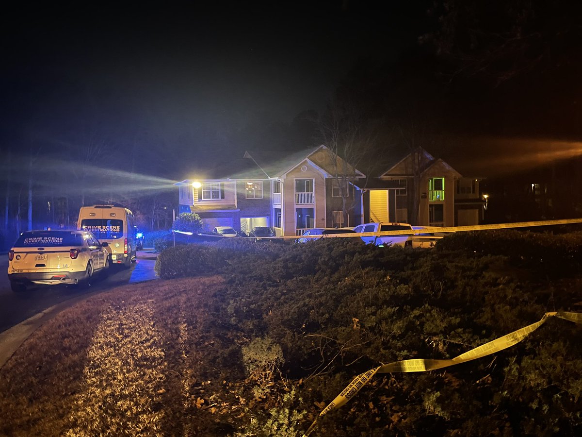 #BREAKING: Three people are dead after an overnight shooting at an apartment complex in Snellville. Homicide detectives are on the scene. Investigators believe the shooting was the result of a domestic situation. Live report now @GoodDayAtlanta