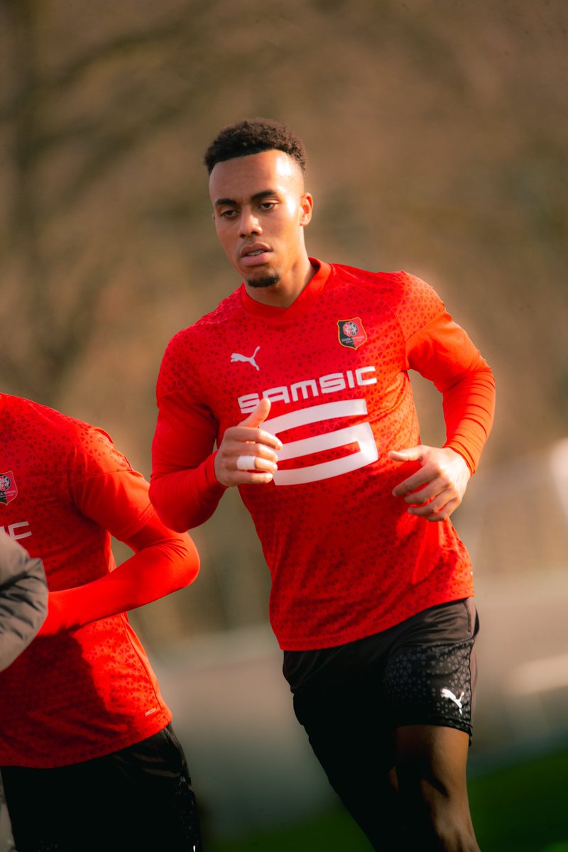 📸 𝘙𝘦𝘵𝘰𝘶𝘳 𝘥𝘶 𝘴𝘰𝘭𝘦𝘪𝘭 𝘱𝘰𝘶𝘳 𝘭’𝘦𝘯𝘵𝘳𝘢î𝘯𝘦𝘮𝘦𝘯𝘵 𝘥𝘶 𝘴𝘵𝘢𝘥𝘦 𝘳𝘦𝘯𝘯𝘢𝘪𝘴 ☀️

🗓️ 29.01.2024
⚽️ 𝘚𝘵𝘢𝘥𝘦 𝘳𝘦𝘯𝘯𝘢𝘪𝘴
📷 <a href="/mart1_simon/">SIMON Martin</a>