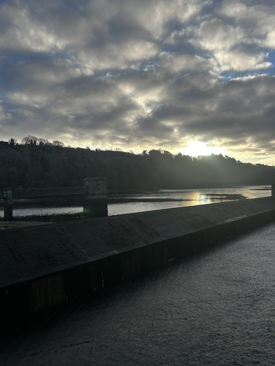 IrishRunningGir's tweet photo. A few early slippery miles at the reservoir 🤩 #Bohernabreena https://t.co/fcNkHxC3r5