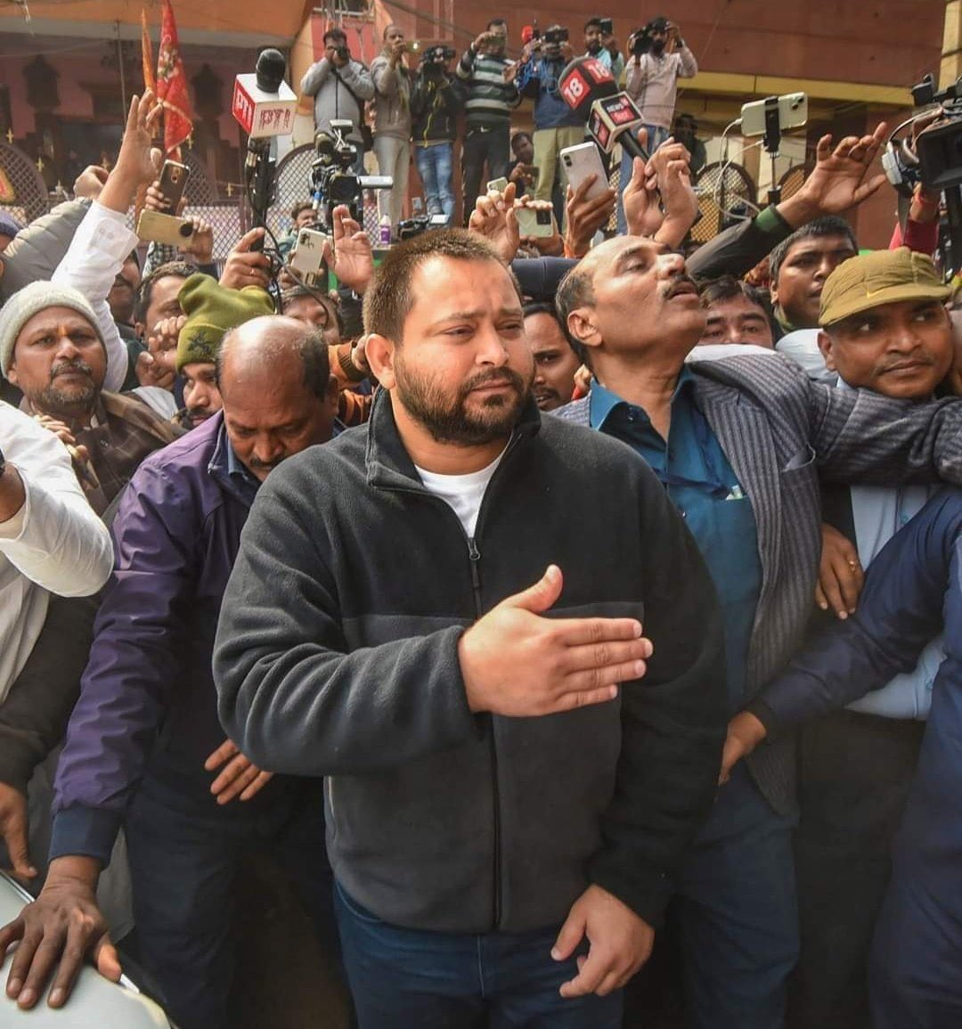 सबको लड़ने पड़े अपने-अपने युद्ध, 
चाहे राजा राम हों या हों गौतम बुद्ध...

#तेजस्वी_नहीं_झुकेगा