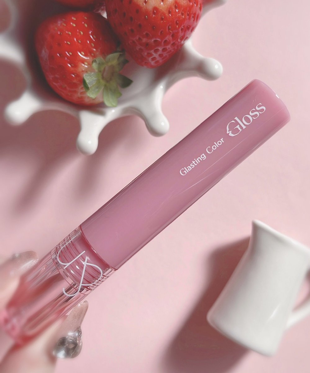 shabon_official's tweet photo. ロムアンド新作、いちごみるくリップが可愛すぎる…🍓🍼
グラスティングカラーグロス01番。ブルベの赤ちゃんリップにもおすすめ👶🏻《透明感×ミルキーピンク×ちゅるん》って最高でしかないよね🥹 https://t.co/0Z2HPyUEXg