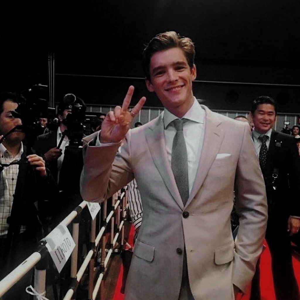 definedestorie's tweet image. ⠀        
⠀        
⠀        instagram updated —
⠀        𝗯𝗿𝘆𝗻𝗻𝘅𝗼𝘅𝗼: it’s ‘ bring your kids to work’ day ! 😎 the red carpet with @ 𝗮𝗹𝗲𝘅𝗮𝗻𝗱𝗲𝗿_𝗺𝗼𝗼𝗿𝗲_𝗼𝗳𝗳𝗶𝗰𝗶𝗮𝗹 
⠀        
⠀