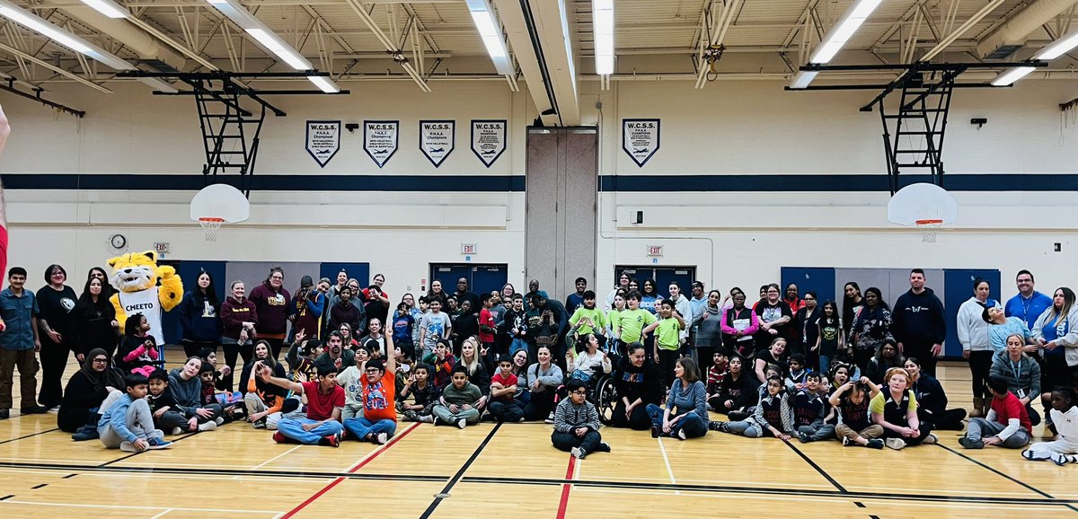 Highlights of the Peel Elementary Special Olympics Festival from last week: 1. Celebrity appearance from Cheeto the Cheetah 2. High school volunteers from @WestCreditSS showing leadership, patience and kindness. 3. Seeing happy kids learning through activity.