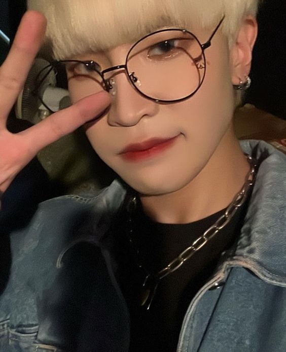 UpdateKBoys's tweet photo. 🎉🎂 Hoje, o Sukjun, do ABLUE, está completando 24 anos. Parabéns!
Nós desejamos um feliz aniversário, muita saúde e sucesso em sua carreira! 🥳✨
HAPPY SUKJUN DAY
#HAPPYSUKJUNDAY
#ABLUE #에이블루
#SUKJUN #석준 https://t.co/XPTr1NLjay