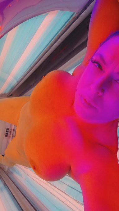 When on a sunbed do u lie on ur front or back? Post ur sunbed pics in the comments let's warm up this