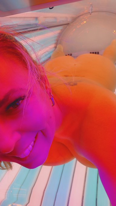 When on a sunbed do u lie on ur front or back? Post ur sunbed pics in the comments let's warm up this