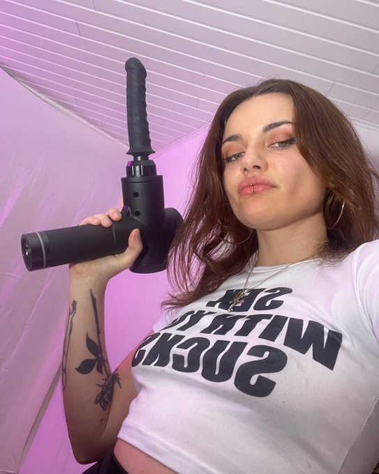 say hello to my little friend !! https://t.co/eC0xf7Ixvj<a href="/tag/clip"class="tags"><span>#clip</span></a>