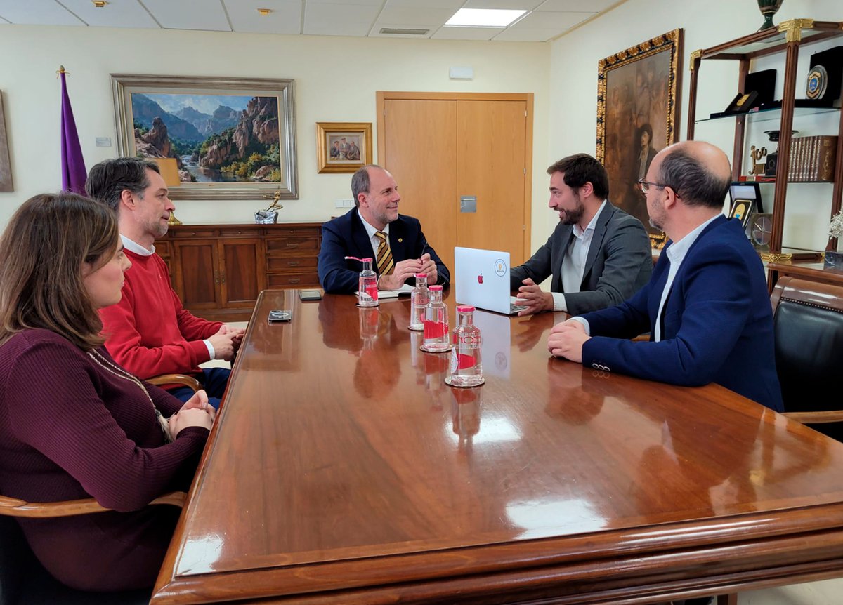 La UJA refuerza su apuesta por la incorporación de nuevas herramientas tecnológicas.

🤝 Firmado un convenio de colaboración con la empresa <a href="/edpuzzle/">Edpuzzle</a> que permitirá la creación, edición e implementación de vídeos en todas las modalidades de docencia.

diariodigital.ujaen.es/formacion/la-u…