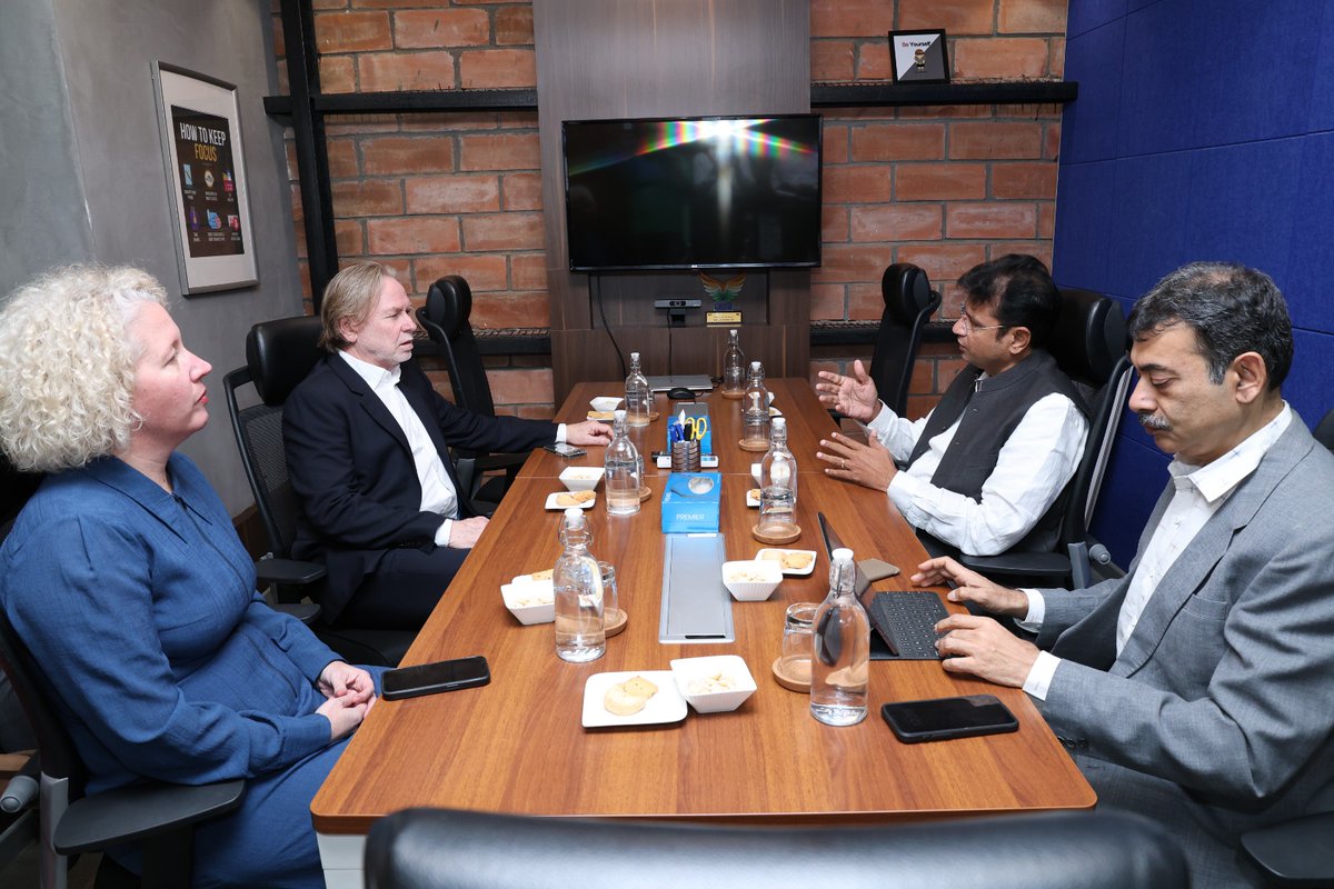 Min_SridharBabu's tweet image. Minister Sri D. Sridhar Babu along with @AusHCIndia Mr. Philip Green OAM has announced Start-X, a 13-week pre-incubation programmme to be delivered by @WEHubHyderabad to support women, marginalized and the LGBTIQ+ communities in entrepreneurship development.
Stating that the…