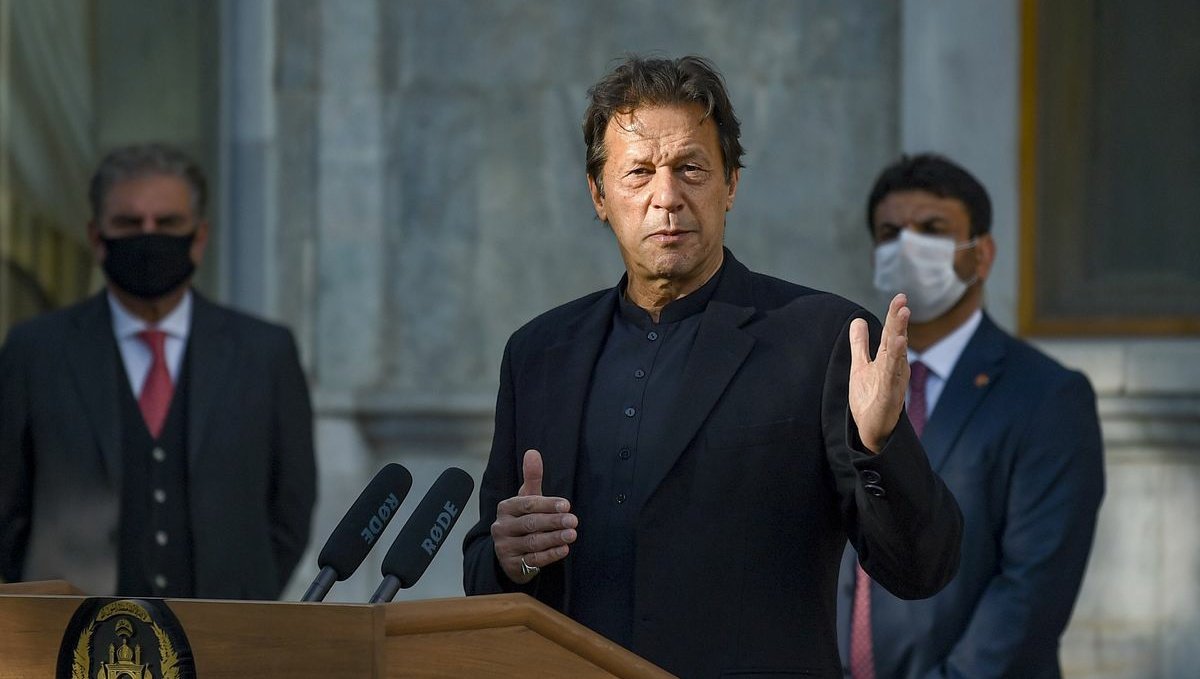 IsraMohx's tweet photo. I stand with Imran Khan. Do you? https://t.co/AC4xVfxjWX
