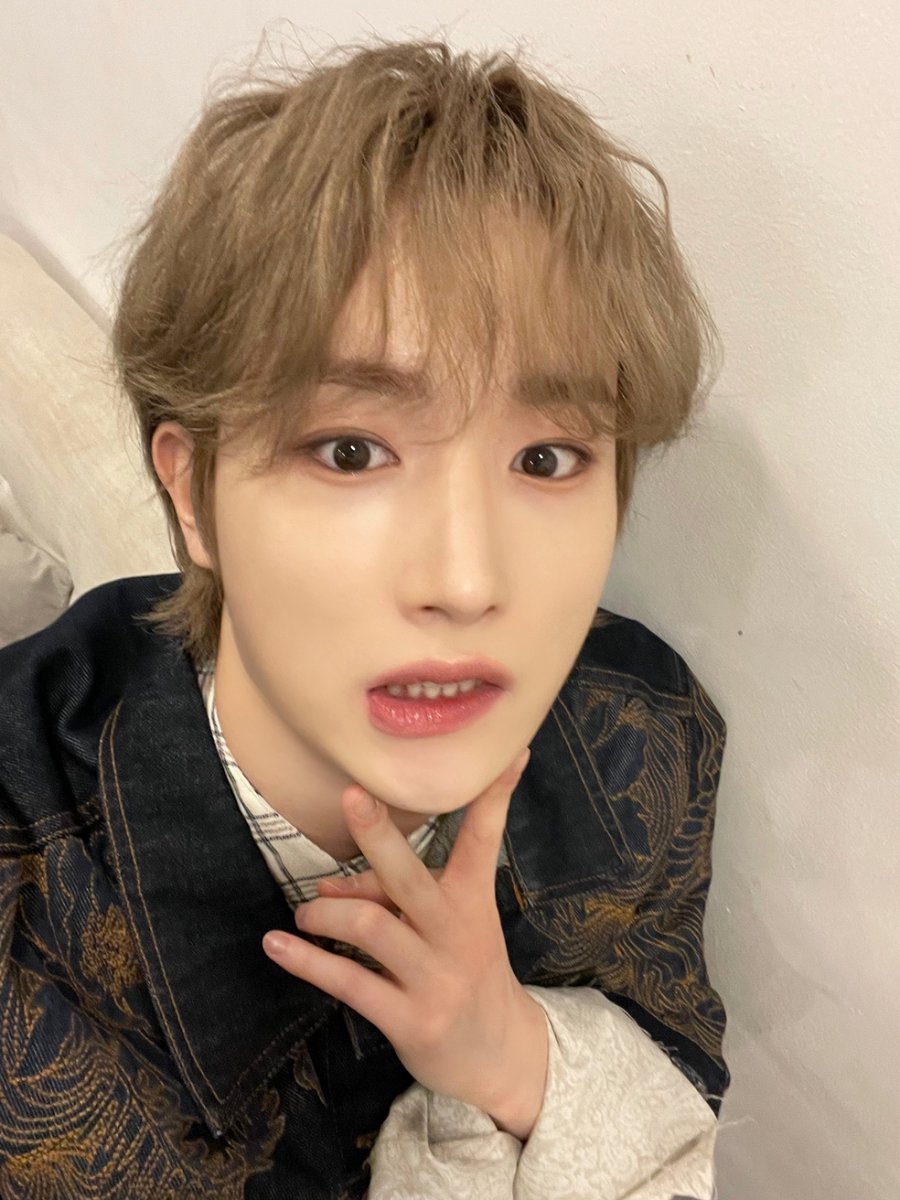 [#혁] 우리 iE🤍 700일동안 함께해줘서 너무 고마워 벌써 700일이라니 시간 참 빠르다 그치...😢 앞으로도 쭉 함께해줘 항상 사랑해🤍🤍😍🥰