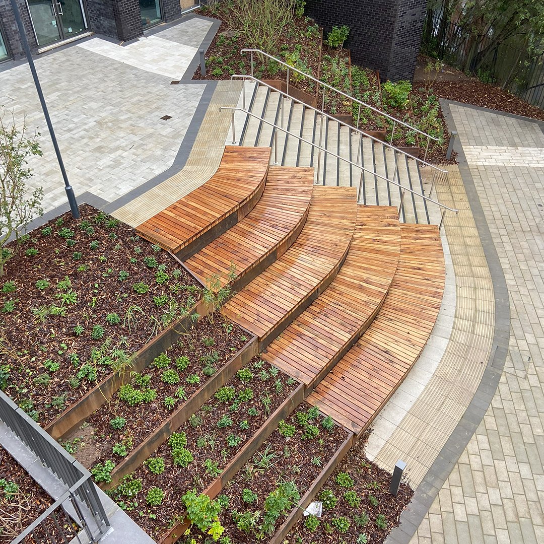 SCLYork's tweet photo. We recently delivered the groundworks and public realm on the disused Monk Bridge viaduct in #Leeds, contributing to its transformation into a stunning elevated urban park in a complex 18-month project. 

https://t.co/RWK7XhpGOZ https://t.co/yx4kDoHX2R