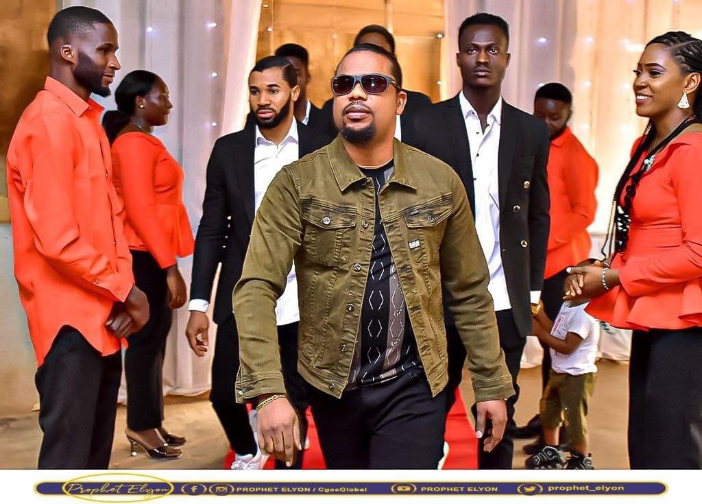 prophet_elyon's tweet photo. I prophesy the garment of beauty is upon you!
Whatever is not of God in my life, be roasted by the consuming fire that is in me!
I prophesy financial favour!
#ProphetElyon
#ElohimCgcc
#ThePropheticVoice
#ProphetOfTheWord
#UnendingResourcesOfGod
#GodInYou https://t.co/qbRq4KQuiR