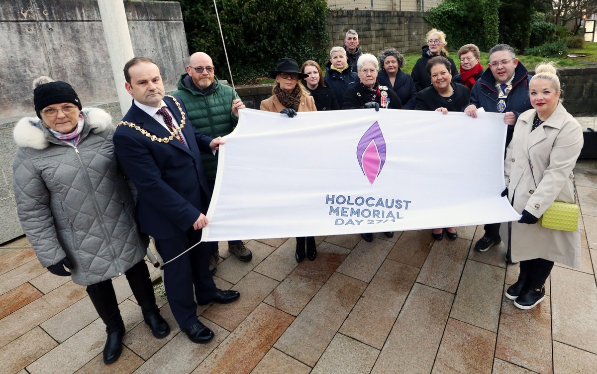 Provost Douglas McAllister marked Holocaust Memorial Day in WD this weekend with a flag-raising ceremony. west-dunbarton.gov.uk/council/newsro…