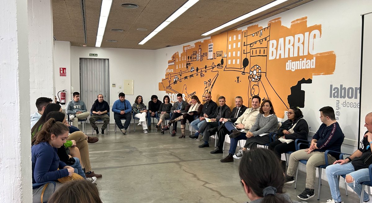 fundacionupo's tweet photo. Ayer dimos la bienvenida al alumnado de #FEVIDA en la @ResFloraTristan donde comenzaron su semana de inmersión. 
Durante estos días convivirán de forma autónoma con otros jóvenes estudiantes en el Polígono Sur. 
Más info: https://t.co/a1Do6MBedS https://t.co/F8FpvPZHAJ