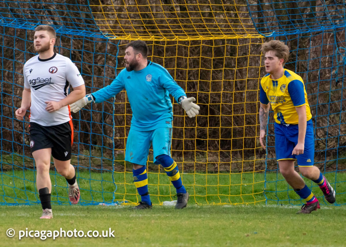 Picaga_photo's tweet photo. Last Saturday plenty of action between @WhiteleyWFC  and @MeonMiltonMens link to photos bellow. 

https://t.co/xtILD1Z94N

#UTM #FCMeonMilton #HampshireLeague @gates_deco #MidSolentLeague #PortsmouthSport #SupportLocal @portsmouthnews https://t.co/ZBq1zcVwuH