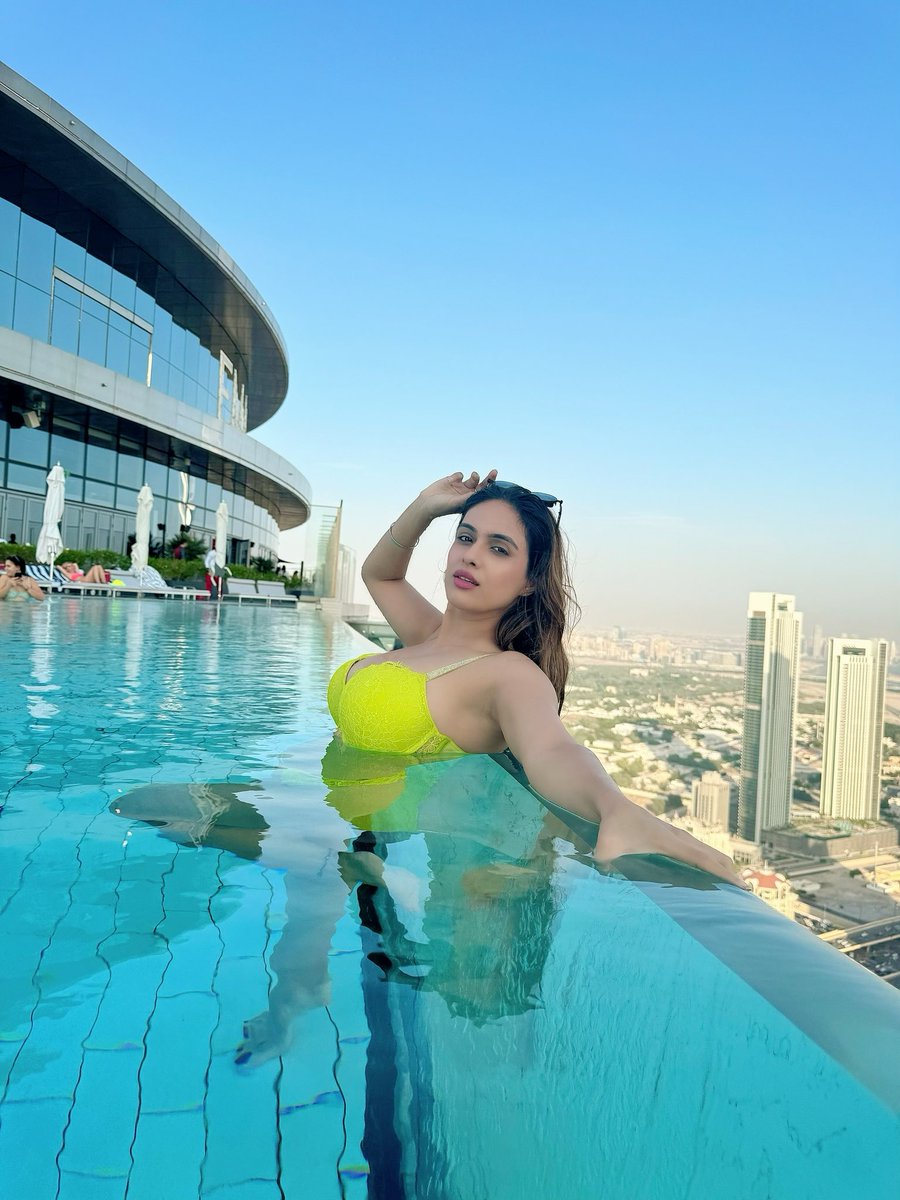 Nehhaamalik's tweet photo. Loved the Infinity Pool at @addressskyview 😍
#infinitypool #addressskyview #downtowndubai #throwback #dubai #dubaidiaries #neon #neonlove #beachwear #bikini #fashionista #nehamalik https://t.co/P09B5sF3wv