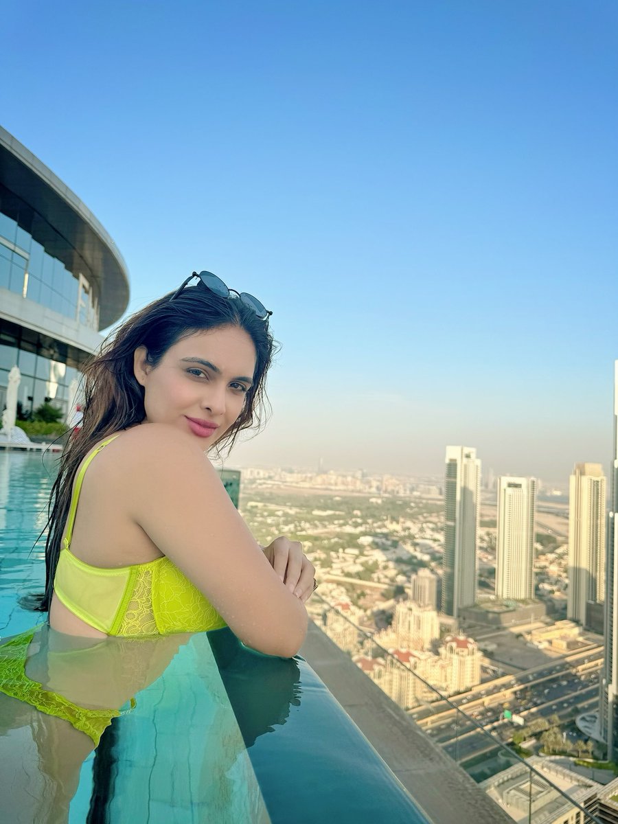 Nehhaamalik's tweet photo. Loved the Infinity Pool at @addressskyview 😍
#infinitypool #addressskyview #downtowndubai #throwback #dubai #dubaidiaries #neon #neonlove #beachwear #bikini #fashionista #nehamalik https://t.co/P09B5sF3wv