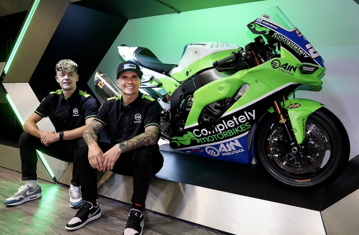 ***VACANCY*** FS-3 Racing requires a #1 Superbike mechanic for the 2024 season. Previous experience within the race paddock required, and preferably in the Superbike or Supersport environment. Contact Matt@fs3racing.com with your CV 💚🤍💙