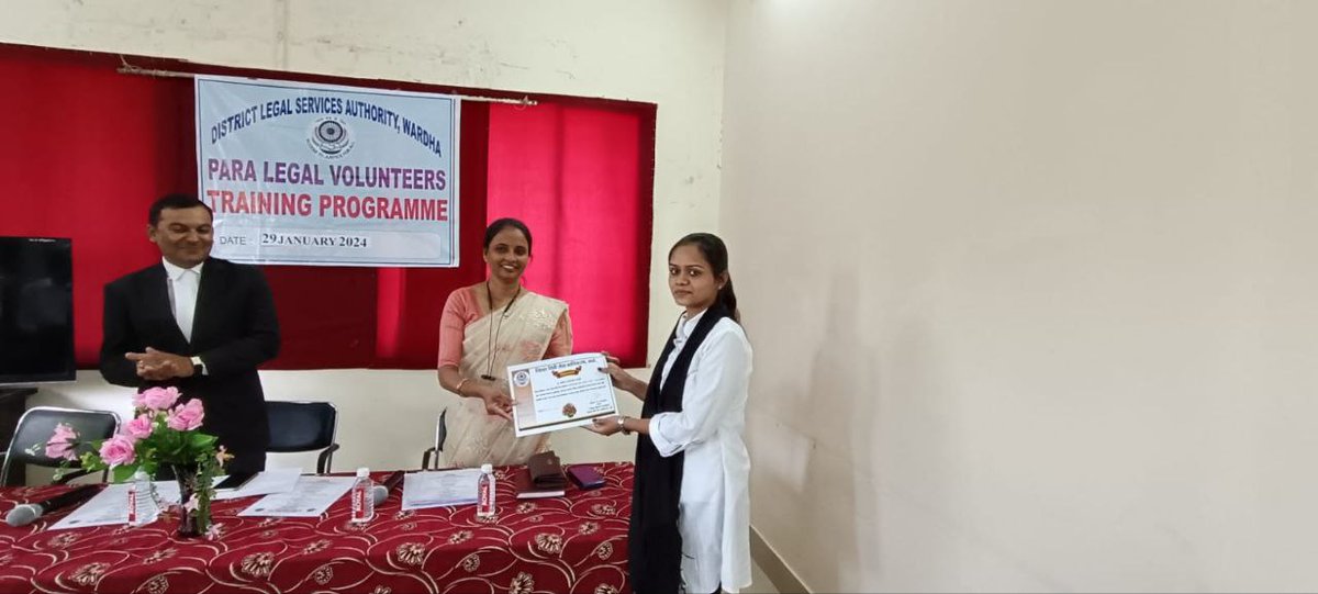 MslsaMumbai's tweet photo. As per Common Minimum Program of MALSA calendar 2024, DLSA Wardha has organised program for Reviewing the performance and strength of P.L.Vs considering their utility as well as conducted workshop for sensitization of of the provisions of Sexual Harassment of Women at Workplace https://t.co/vMfb3dKunY
