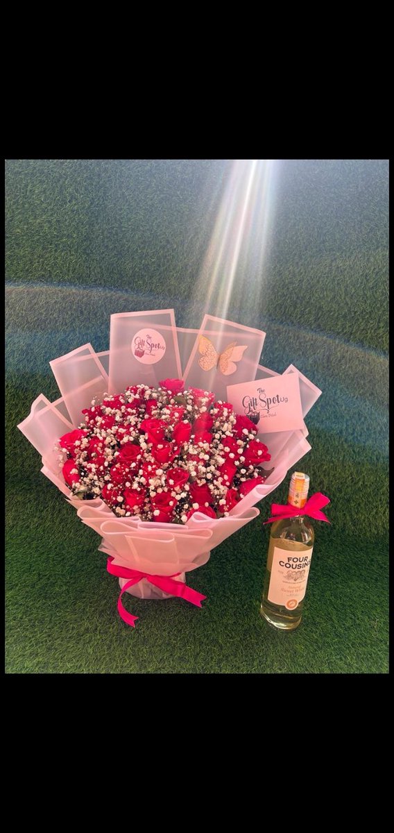 athorabs85's tweet photo. It's gift spot congratulating all gradiands upon their great achievement. You can place uo orders for uo bro, sis, cuzo, bae, boo, aunt, uncle blah blah for such and more beautiful petals from gift spot to make the day delightful

#Makerere74thgraduation https://t.co/qDGvLG3GYb