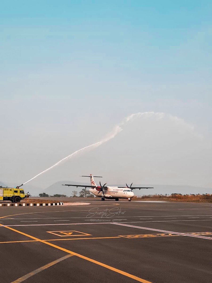 Finally some good news for #Rourkela as the #Kolkata-#Rourkela flight service takes off today! @allianceair 9I743 ATR72 touched down at Rourkela Airport at 1:56 pm, This service is sponsored by Govt. of #Odisha 🛬✈️ @CTOdisha #Avgeek #aviation
