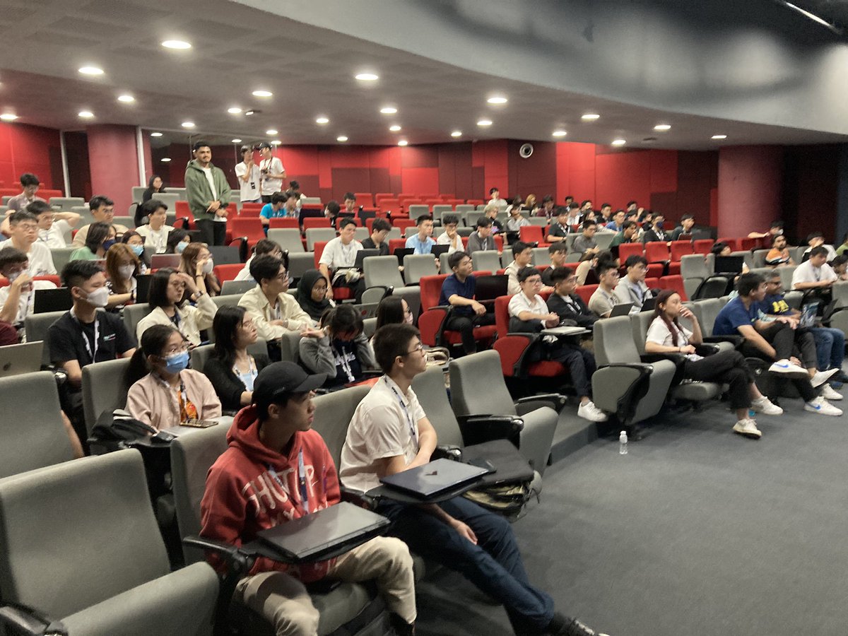 LeanOnRay's tweet image. Always makes me warm inside to see a great turn out for blockchain related events even during the weekend. Kudos to @apubcc for organising a killer bootcamp on web3!