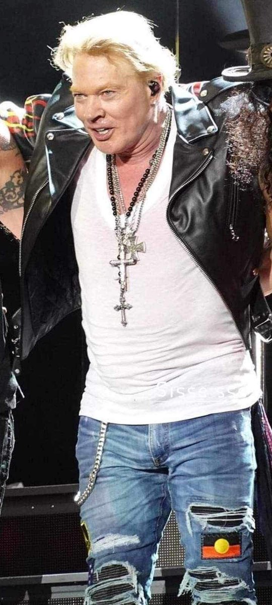 AxlRose34808234's tweet photo. Embracing the glorious mess that I am.Birthday in a bit,self love ❤️😍💖❣️💕💘❤️😍 https://t.co/Pr5of09O0i