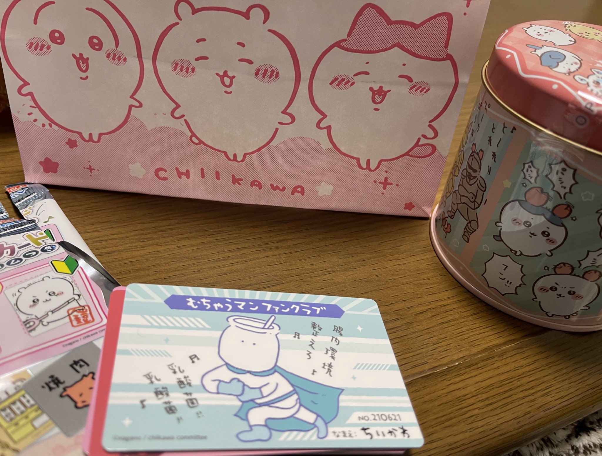 入手困難 ちいかわ ゴンチャロフ 可愛い箱や缶 専用紙袋のセット 入手困難 ちいかわ ゴンチャロフ 可愛い箱や缶 専用紙袋のセット