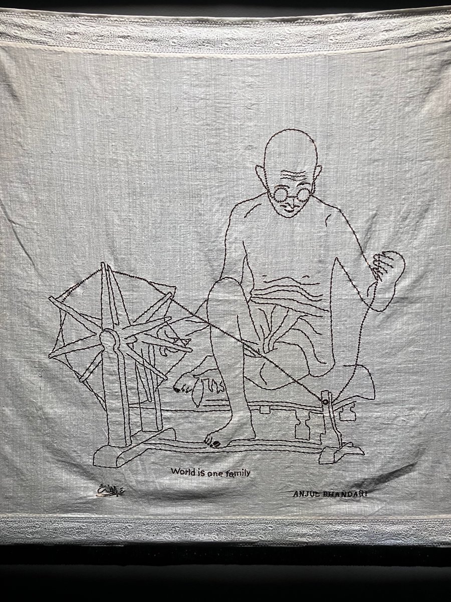 On Gandhi's murder day, I cannot resist posting this gem of a panel, again from the art on textile exhibition, #SUTRSANTATI at @NGMAMumbai, to show how the image of Gandhi is an enduring symbol. It is a plain weave with surface embellishment done by kamdani and chikankari craft.