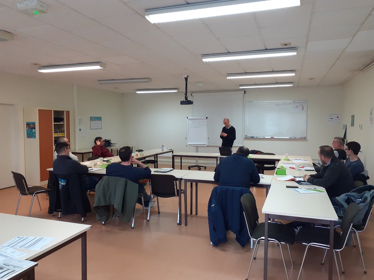 1ere journée de notre formation Réussir ma transition vers le semis direct avec l'intervention de Thierry Gain. De bons rappels avec  beaucoup d'échanges : fonctionnement des sols, couverts végétaux, apport de matière organique, structure des sols, ...