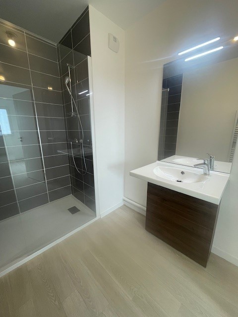 🏢 Nouvelle livraison :

Nous avons livré cinq logements collectifs "La Cour aux Chevaliers" à Granville.
👉 Allant du T2 au T3, ces habitations représentent une solution concrète pour répondre aux besoins de nos résidents.
#logementssociaux #granville #manche