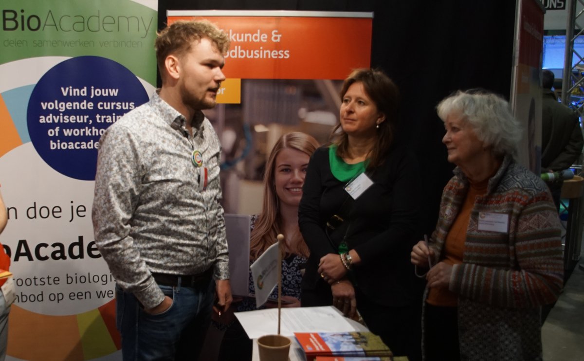 'Wie kennis over bio heeft kan niet meer om BioAcademy heen’🎉Aeres Hogeschool, de Groene Kookacademie en FMCG Opleidingen hebben zich tijdens de #biobeurs '24 aangesloten als BioAcademy partner. We ontsluiten graag hun leeraanbod op ons online platform!👇
bioacademy.nl/nieuws/drie-ni…