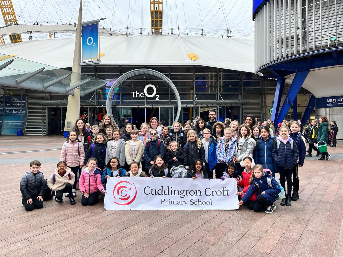 🎶 Cuddington have arrived ready for Young Voices!