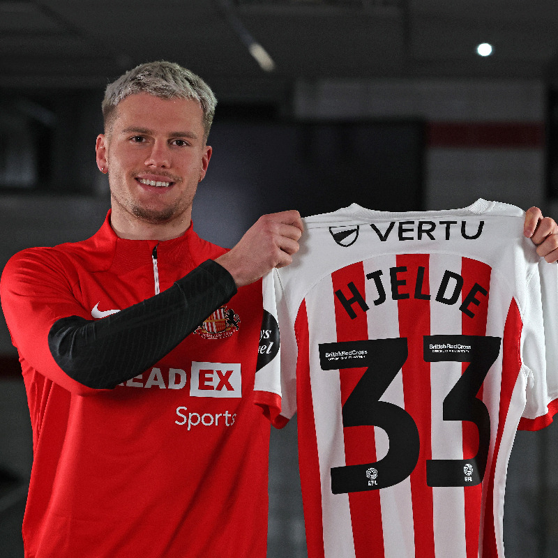 SunderlandAFC's tweet photo. 👋 We are delighted to confirm the signing of Norway Under-21 international Leo Hjelde.
 
The left-sided defender has signed a four-and-a-half-year deal with the Club ✍️