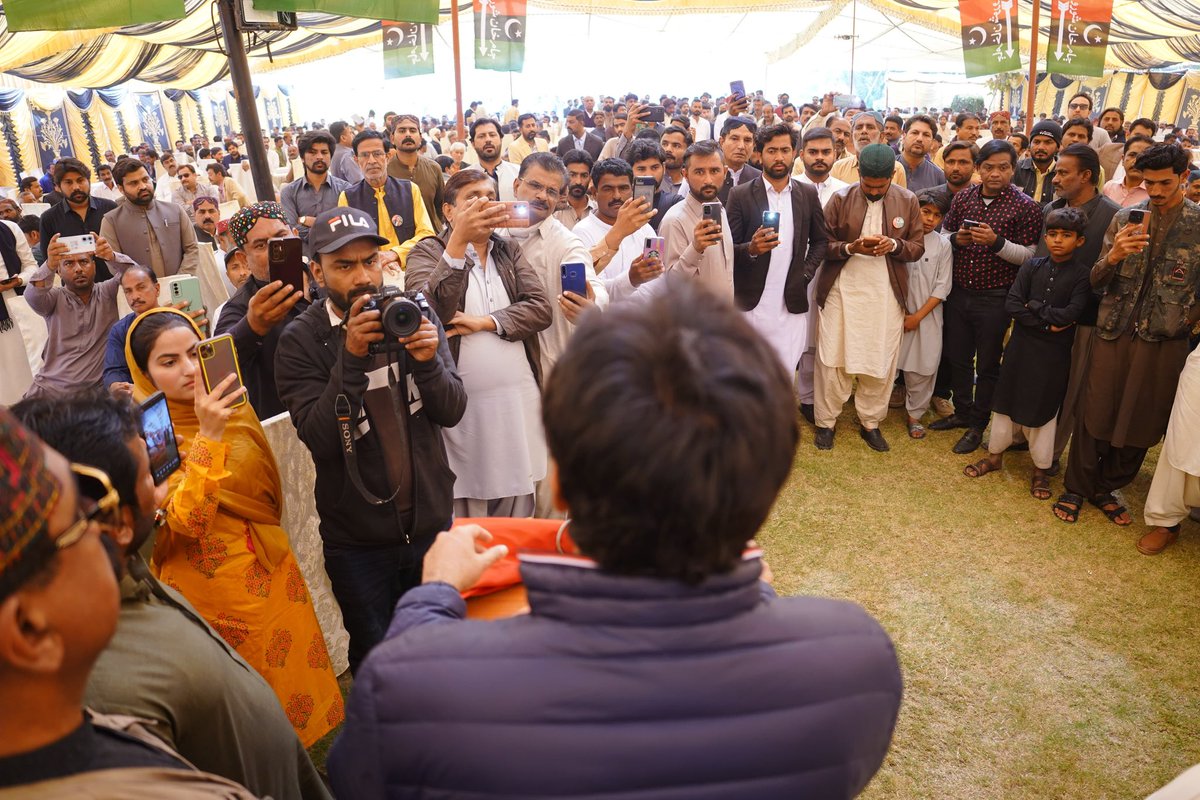 JamKhanShoroPPP's tweet photo. #حیدرآباد 30 جنوری 2024 

پاکستان پیپلز پارٹی کے امیدوار برائے ممبر صوبائی اسمبلی سندھ PS-60/سابق صوبائی وزیر آبپاشی سندھ جام خان شورو نے بدھ 31 دسمبر 2024 کو بی بی آصفہ بھٹو زرداری کی حیدرآباد ریلی کے سلسلے میں ورکرز موبلائزیشن کنونشن کی صدارت کی۔ 
1/2
@jamkhanshoro https://t.co/OxTgj04X1Z