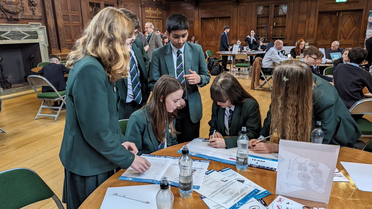 NunneryWoodHS's tweet image. Nunnery Wood, reigning champions are back at RGSW for the Faraday challenge. Teams have started their planning! #faradaychallenge #IETeducation #nwhscomputing