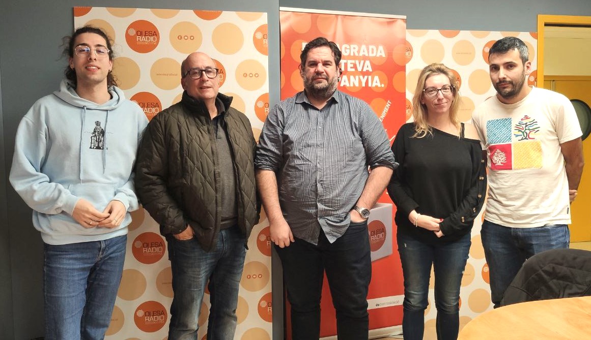 🔴POLÍTICA | Debatem sobre el ple municipal de gener amb els regidors de <a href="/JuntsXOlesa/">Junts per Olesa</a>, <a href="/FerranCeCa/">Ferran Cerdeira</a>; <a href="/BlocOlesa_CUP/">BlocOlesaCup</a>, <a href="/jmarvall/">Jordi Martinez Vallmitjana</a>; <a href="/OlesaOberta/">Olesa Oberta</a>, Samuel Rodríguez; <a href="/esquerraolesa/">ERC Olesa Montserrat</a>, <a href="/annavalero/">anna valero</a>; <a href="/PSCOlesamont/">PSC Olesa de M. /❤️</a>, Cristian Mesa. #Olesa
📻 tuit.cat/idNA4