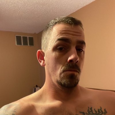 travis30950213's tweet photo. #NewProfilePic https://t.co/xUeCQWIqMq