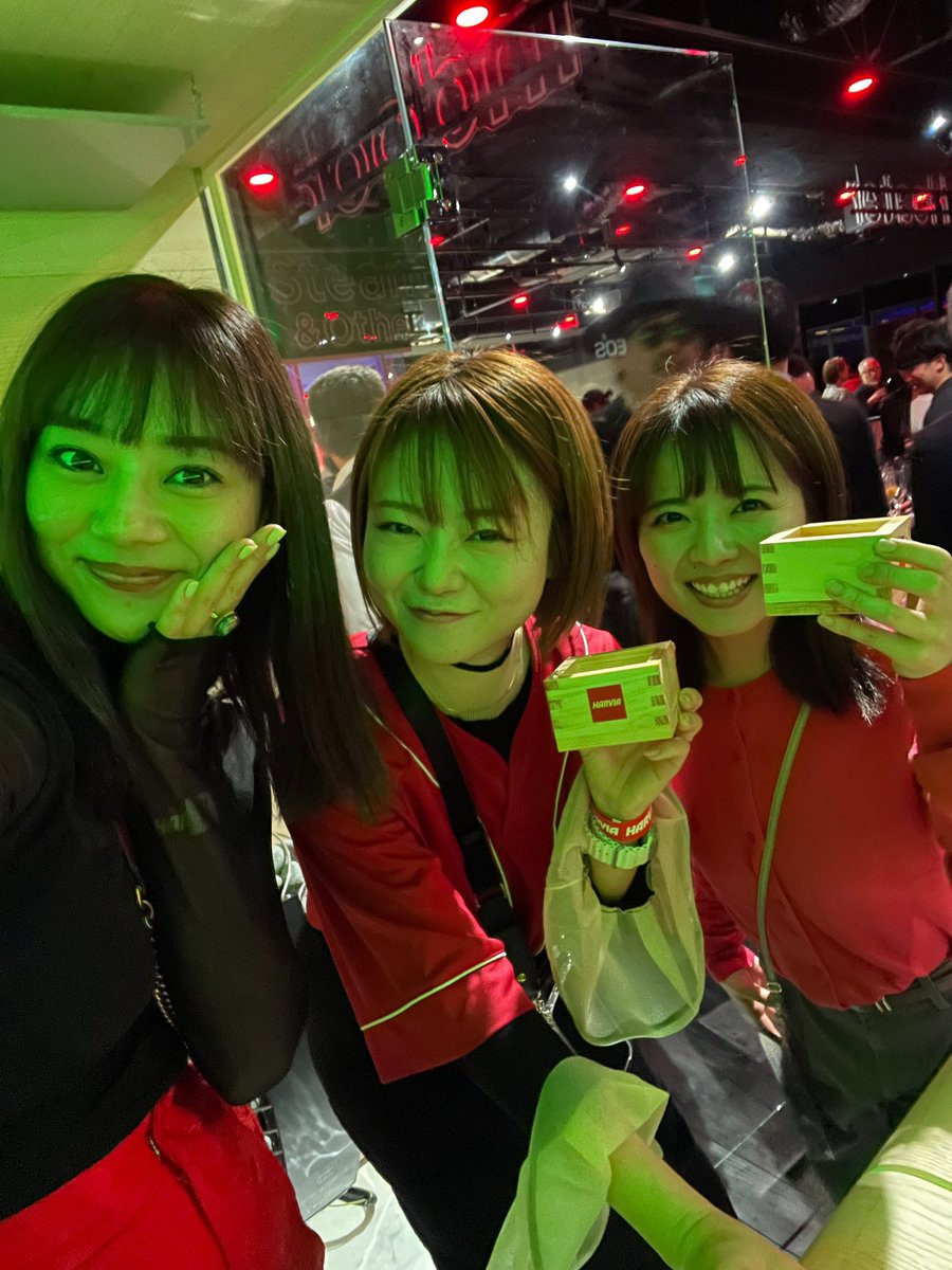 sauna_to_osake's tweet photo. 2/5OpenのHARVIAサウナスタジオ東京のレセプションパーティ🎈
サウナ東京からほど近く、ストーブやサウナ室などなどとっても素敵に展示されてます✨
ここはサウナー新年会かな？ってくらいに沢山のサウナーお知合いのみなさまと楽しい時間🤤
ドレスコードのsomethingredはNW館内着で❤️ https://t.co/CD2C0WvJOp