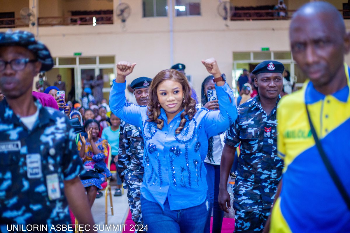 UnilorinNGR's tweet photo. The #UNILORINTECASBE buzz is still alive and kicking! It's been a week since Unilorites turned out in droves to showcase their entrepreneurial spirit. Get ready, because the next edition is going to be #betterbyfar🎓!
📷 @Royalprincecube https://t.co/5Q5lCNiOjv