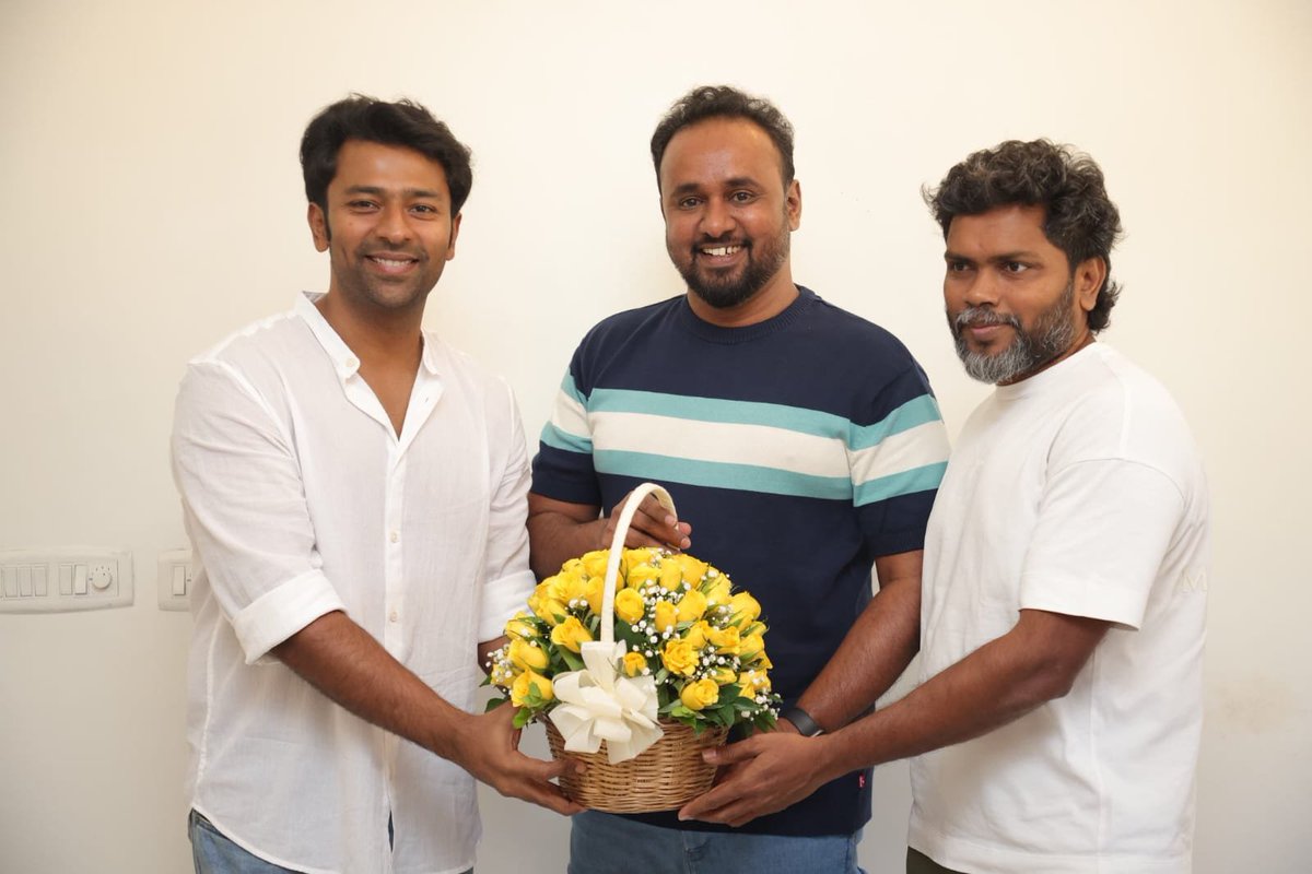 SooriyanFMlk's tweet photo. 'Blue Star' திரைப்படத்தின் வெற்றியை கொண்டாடிய படக்குழு!
#SooriyanFM #BlueStar #AshokSelvan #KeerthiPandian #CinimaUpdate https://t.co/TXpWi0gEaJ