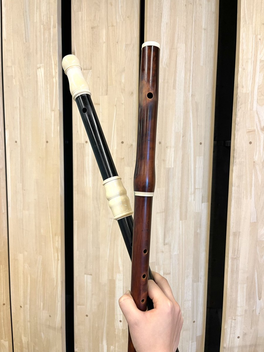 fl_hrk's tweet photo. 後期試験でした！

持ち替えありの超重量級プログラム、集中力との闘いでしたが吹ききれてホッとしています☺️

にしてもトラヴェルソほんと難しいなぁと思う日々です。精進します✊

Hotteterre / suite in D major op.2-1
Veracini / sonata in A minor op.1-1
Bach / sonata in E major BWV1035 https://t.co/WNajN3b8on