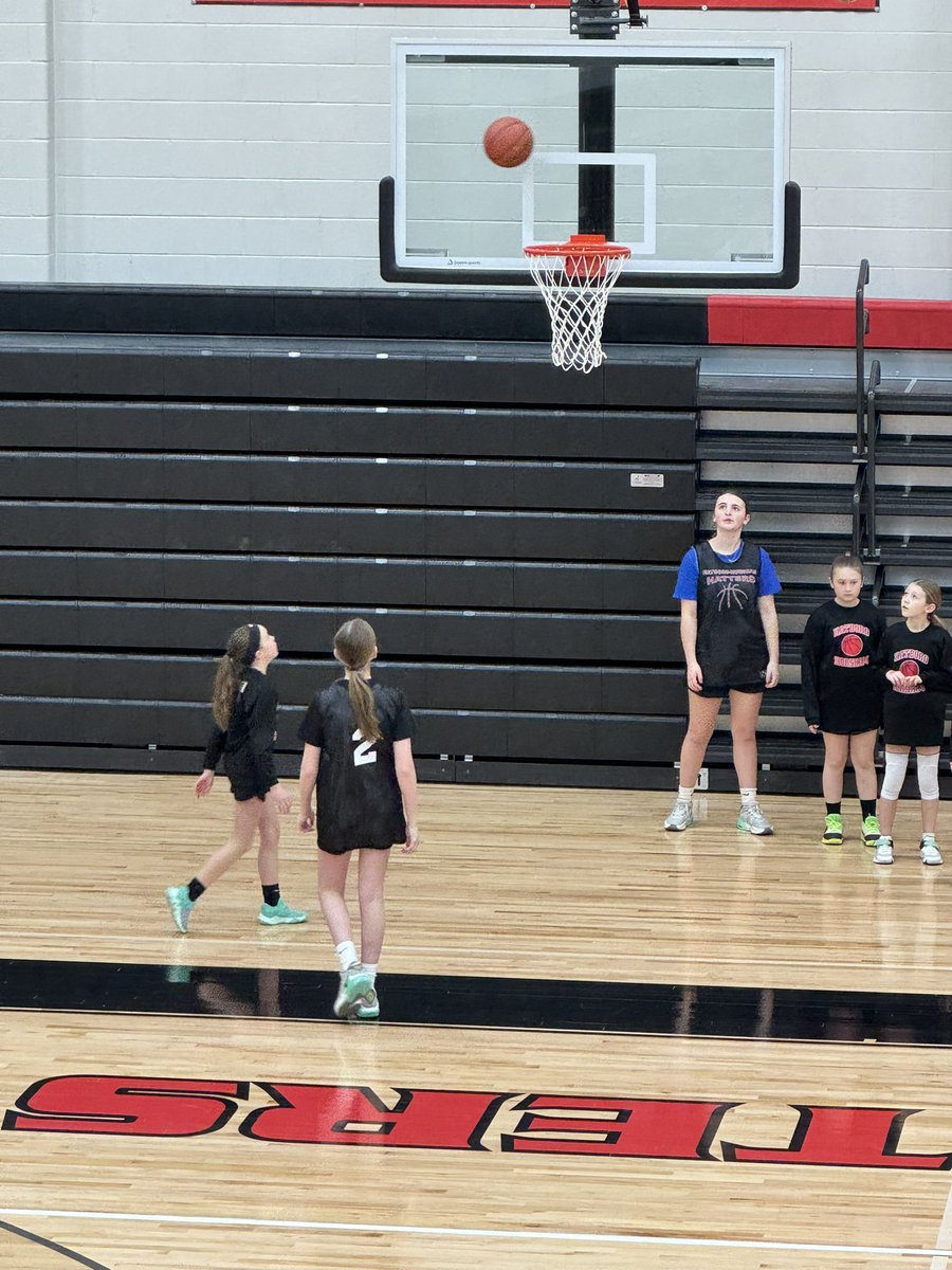 hhgbball's tweet photo. Fun practice with the HHoops crew! https://t.co/ygeAIdZ4KQ