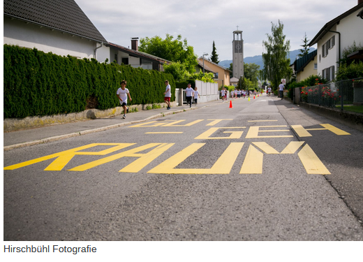 VCOE_AT's tweet photo. Ob #Pedibus, #Schulstrasse, autofreier Schulvorplatz sowie #Tempo30 und Verkehrsberuhigung im Ort: Es kann viel getan werden, damit mehr #Kinder zu Fuß zur #Schule kommen. Ein paar #goodpractice Beispiele haben wir hier zusammengestellt: https://t.co/SP1nvcwY9h https://t.co/5m7CSjDmWT