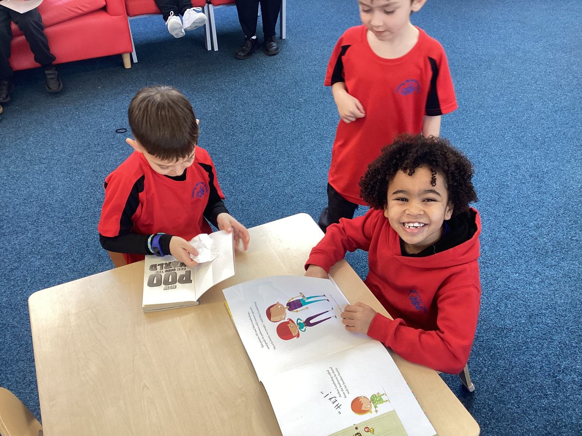 HoppingHill's tweet image. Another walk to our fantastic local library, Duston Library Thank you for having us! #locallibrary #booksbooksbooks #library 📷📷📷📷